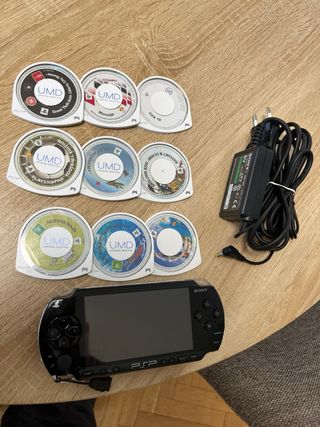 PSP 1004 Negra + GTA,MotoGP,FIFA 10 y 6 juegos más