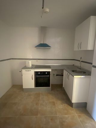 Cocina nueva blanca y azul