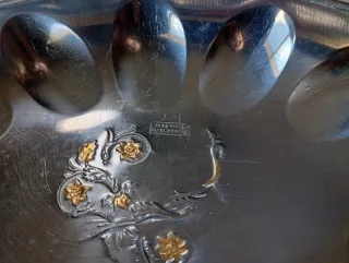 Bandeja ovalada metálica con asas