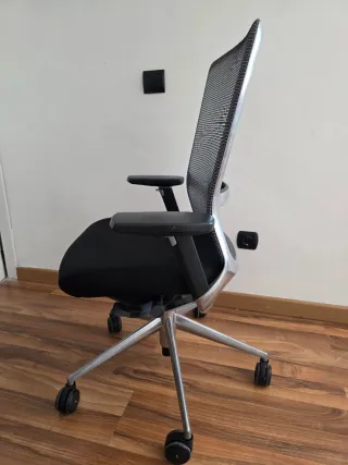 Silla de oficina Actiu TNK500 ergonómica