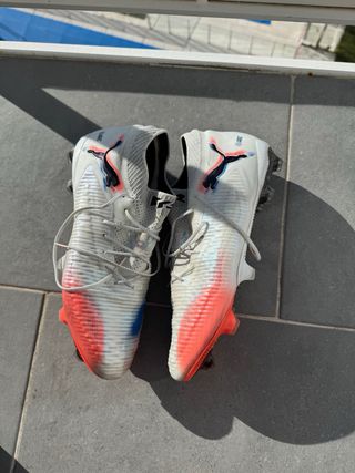 botas de futbol puma gama alta.