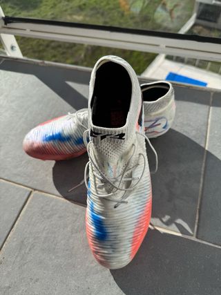 botas de futbol puma gama alta.