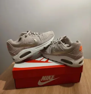 Nike Air Max Command PRM T40.5 Beige/Oro