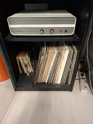 Mobile porta vinili anni 70/80 + giradischi