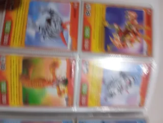 Cartas de Invizimals (vienen más pero no caben)