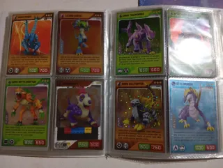 Cartas de Invizimals (vienen más pero no caben)