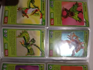 Cartas de Invizimals (vienen más pero no caben)