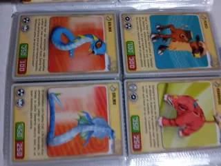 Cartas de Invizimals (vienen más pero no caben)