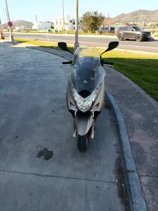 YamahaScooter Negra/Gris Automática