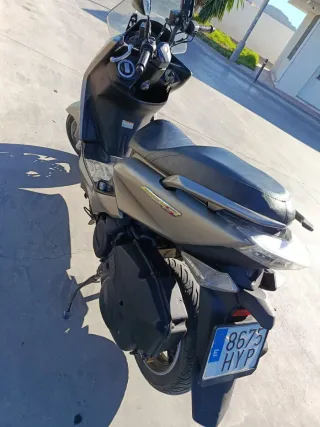 YamahaScooter Negra/Gris Automática
