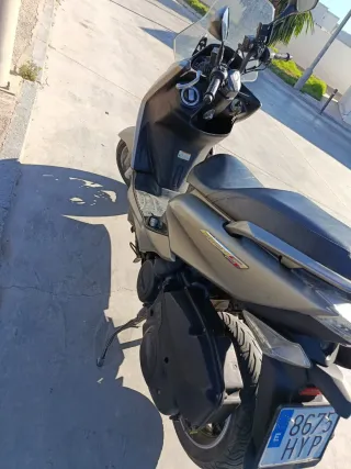 YamahaScooter Negra/Gris Automática
