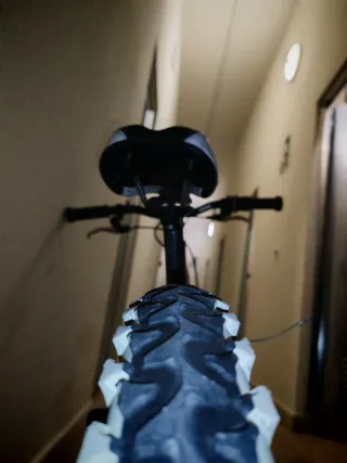 Bicicleta infantil roja y blanca 20"