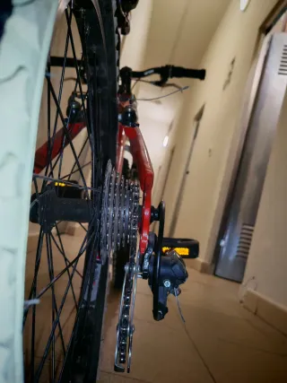 Bicicleta infantil roja y blanca 20"