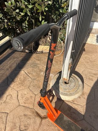 Patinete Oxelo naranja y negro