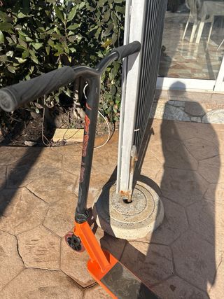 Patinete Oxelo naranja y negro