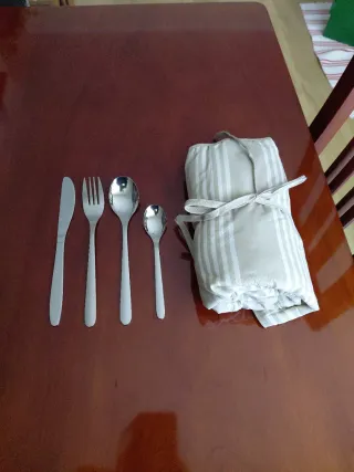 Set cubiertos 6 servicios beige/plata