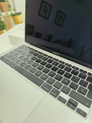 MacBook Air M1 Plata + Magic Mouse