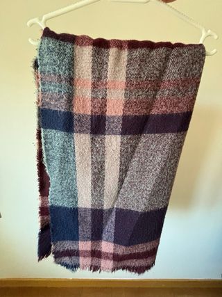 Bufanda a cuadros azul y morado