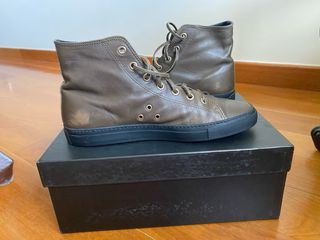 Sapatilhas Gucci Castanhas com Estrelas Douradas