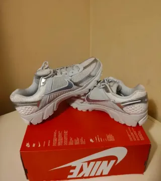 Nike Zoom Vomero 5 T44