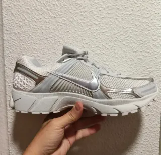 Nike Zoom Vomero 5 T44