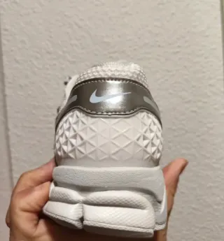 Nike Zoom Vomero 5 T44