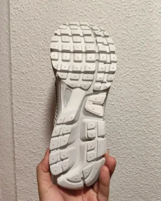 Nike Zoom Vomero 5 T44