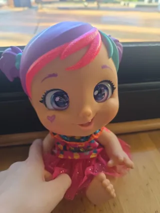 Muñeca divertida y colorida