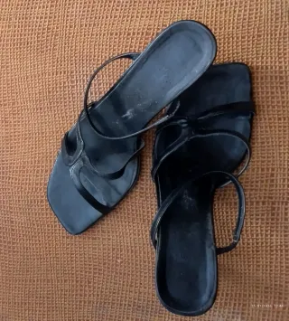 Sandalias de tacón negras