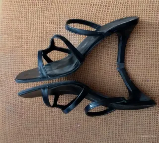 Sandalias de tacón negras