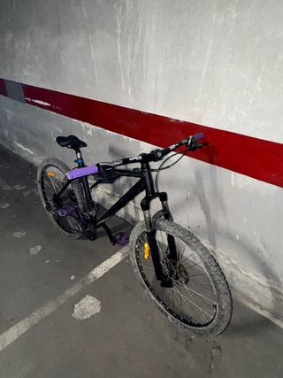 Bicicleta de montaña negra