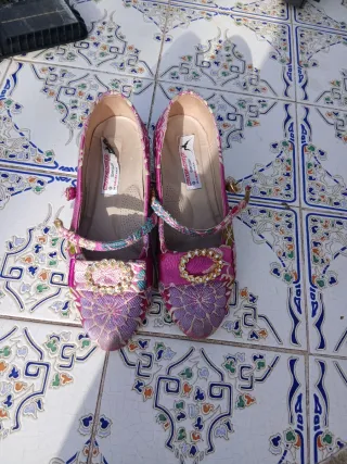 Zapatos de fallera rosas y morados talla 34