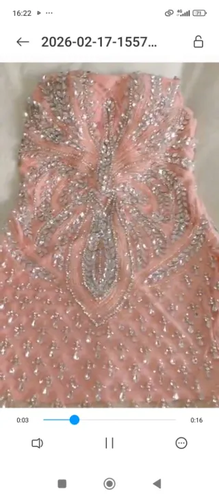 Vestido rosa y plateado con pedrería