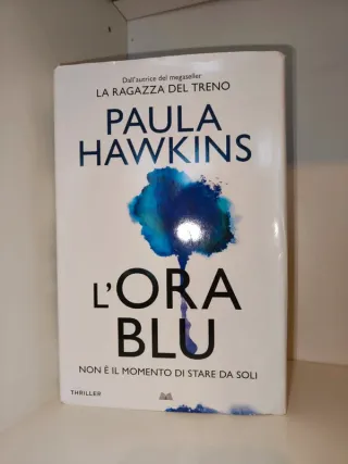 L' ora blu - thriller di Paola Hawkins