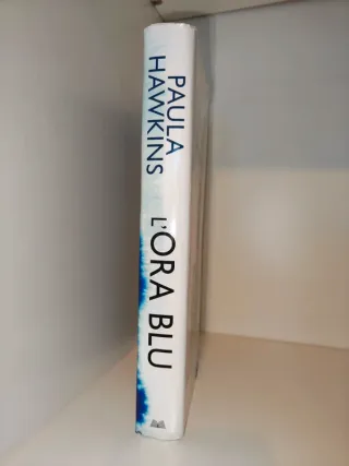 L' ora blu - thriller di Paola Hawkins