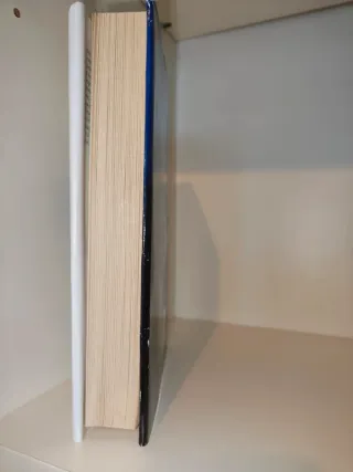 L' ora blu - thriller di Paola Hawkins