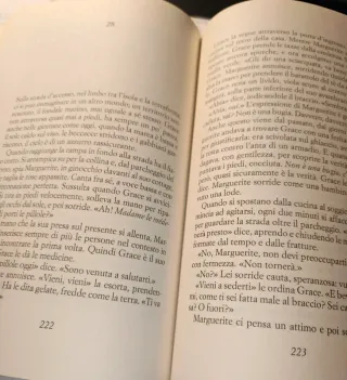 L' ora blu - thriller di Paola Hawkins