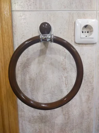 Colgador y Aro Baño Madera y Metal