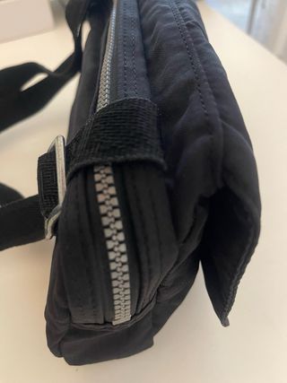 Bolso bandolera Tous negro y plateado