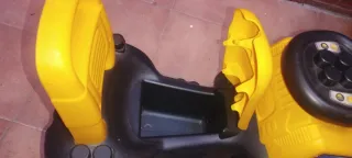 Correpasillos amarillo y negro