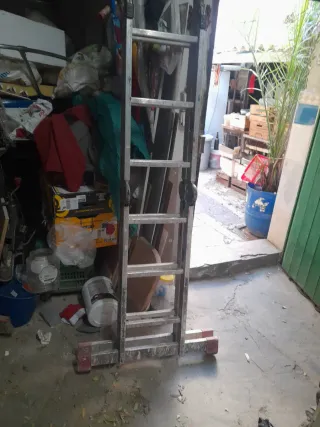 Escalera de aluminio plegable