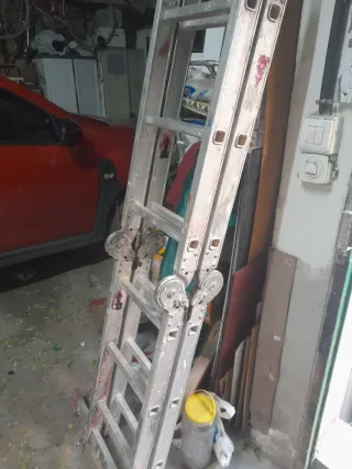 Escalera de aluminio plegable