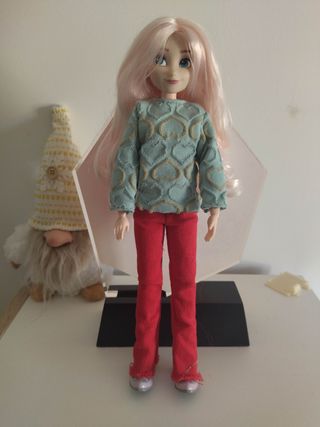 Lote 4 muñecas variadas, 3 híbridas