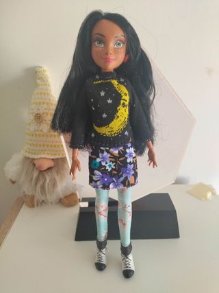 Lote 4 muñecas variadas, 3 híbridas