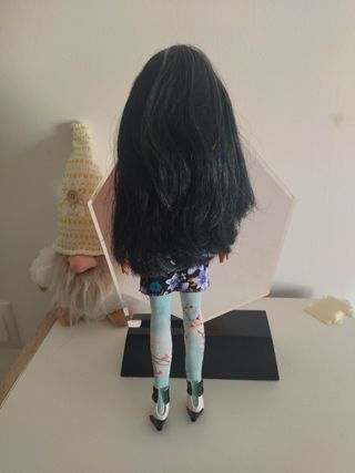 Lote 4 muñecas variadas, 3 híbridas