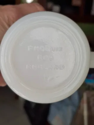 Tazze vintage inglesi con rose rosse