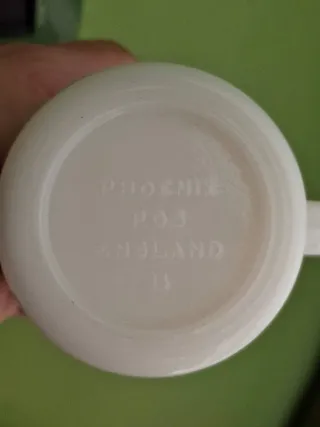 Tazze vintage inglesi con rose rosse