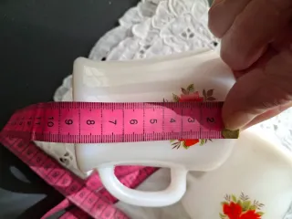 Tazze vintage inglesi con rose rosse