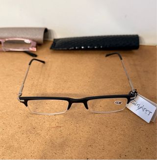 Gafas de lectura graduadas +2.50.  2 pares