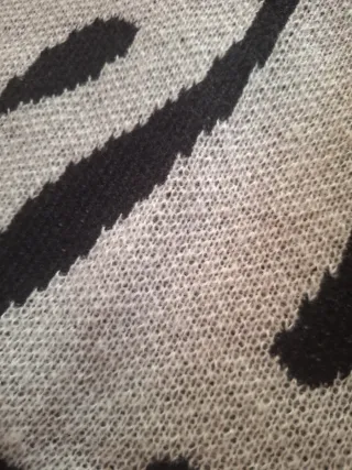 Maglione con stampa astratta